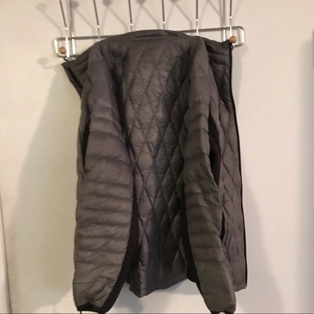 black and gray jacket